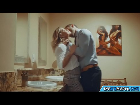 ❤️ Uma blonde obugaxayo ekuyenga endlini yangasese yomphakathi Ividiyo yocansi ku-zu.hentaibar.ru ❌️